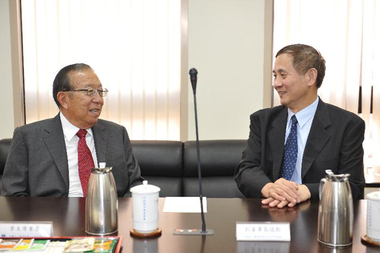 The Chairman of the Hong Kong-Taiwan Economic and Cultural Co-operation and Promotion Council, Mr Charles Lee (left), meets with the Chairman of the Taiwan-Hong Kong Economic and Cultural Co-operation Council, Mr Liu Te-shun, in Taipei on August 19 2013 to review the progress of various co-operation areas between Hong Kong and Taiwan. The Chairman of the Hong Kong-Taiwan Economic and Cultural Co-operation and Promotion Council, Mr Charles Lee (left), meets with the Chairman of the Taiwan-Hong Kong Economic and Cultural Co-operation Council, Mr Liu Te-shun, in Taipei on August 19 2013 to review the progress of various co-operation areas between Hong Kong and Taiwan.