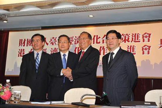 The photo shows (from left) THEC then Deputy Chairman, Mr Kao Charng; THEC then Chairman, Mr Lin Chen-kuo; ECCPC then Chairperson, Mr Charles Lee; ECCPC then Executive Vice-Chairman, Mr Stephen Lam, taking a group photo at the joint press conference after the first joint meeting between the ECCPC and THEC in Taiwan on August 30, 2010.