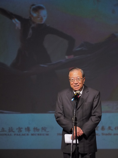 The then Chairman of the Hong Kong-Taiwan Economic and Cultural Cooperation and Promotion Council, Mr Charles Lee, officiated at the "Dancing Ink" performance of the Hong Kong Dance Company co-organised by the Hong Kong Economic, Trade and Cultural Office and the Taipei Palace Museum on December 11, 2013. Photo shows Mr Lee giving a speech at the ceremony.